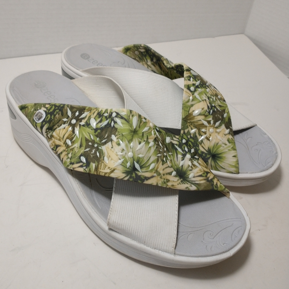 BZEES Diamond X-Band‎ Wedge Slide Sandal, Green Floral Print Wedge Heel, 10W